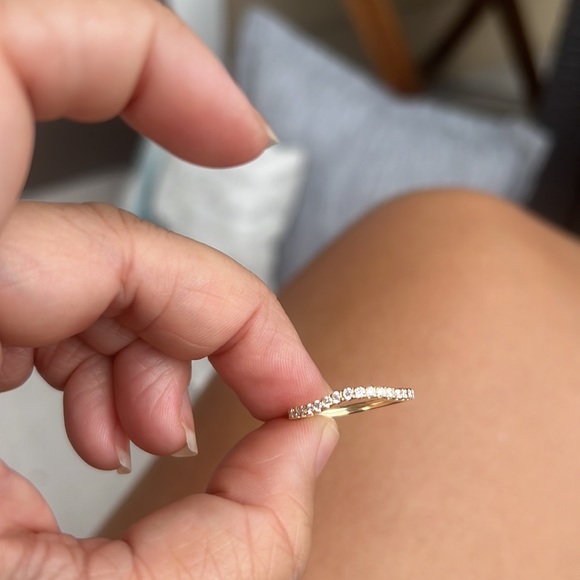 14 karat yellow gold/.34 cttw diamond chevron band size 6 - Picture 2 of 5